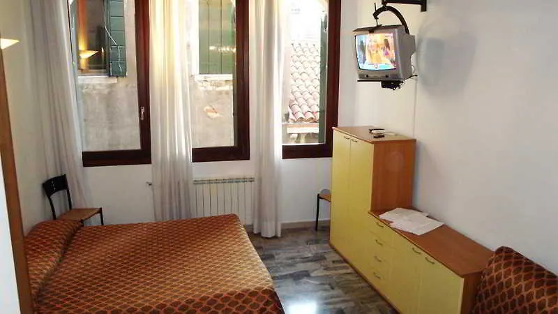 **  Hotel Ariel Silva Venecia Italia